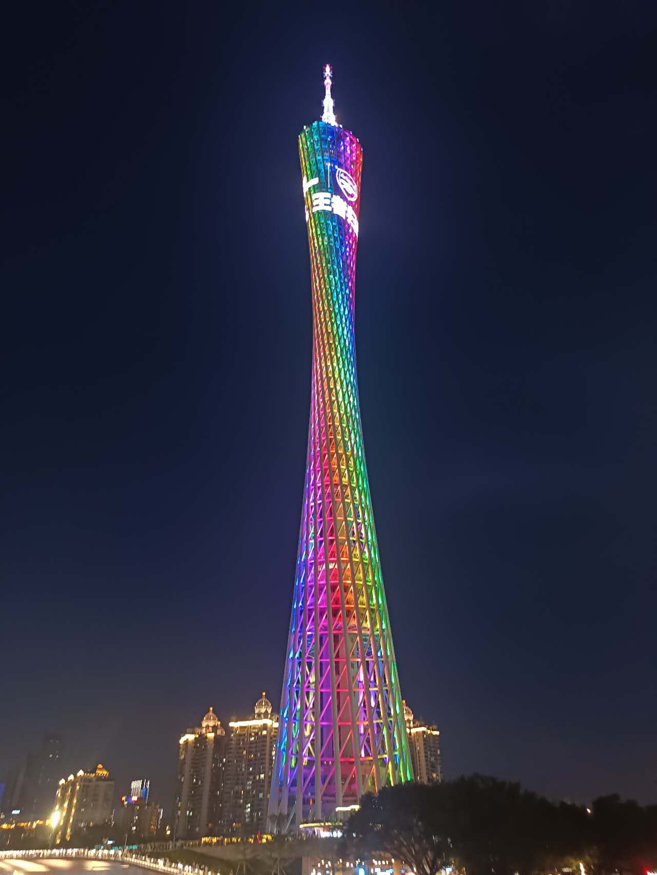 广州塔彩虹灯光夜景,珠江夜游第一站风景